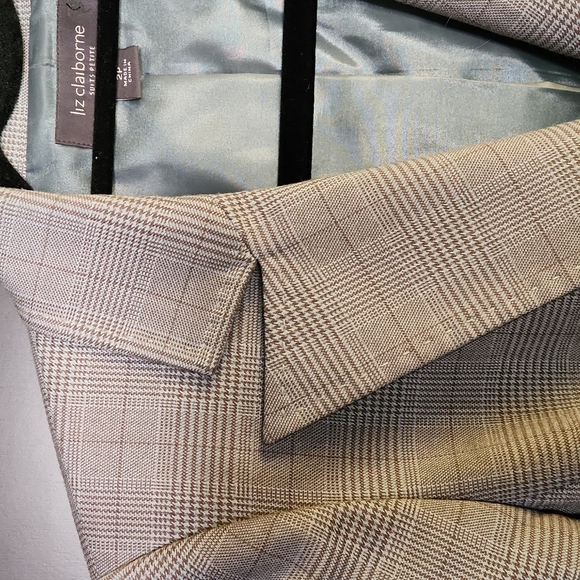 Liz Claibone Ladies Blazer - Picture 6 of 11